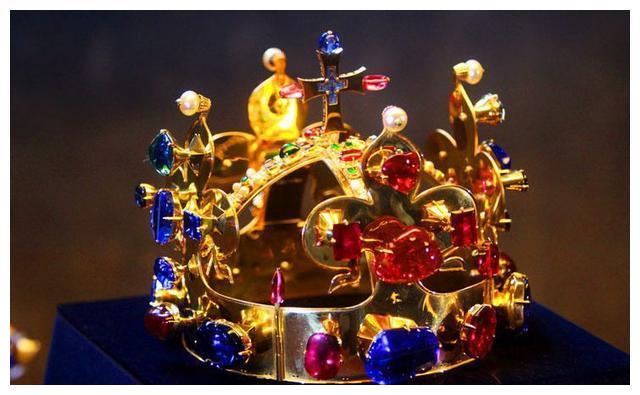 世界上最奢华的5顶王冠
，每一顶价格不菲
，价格最后一顶属于英国女王